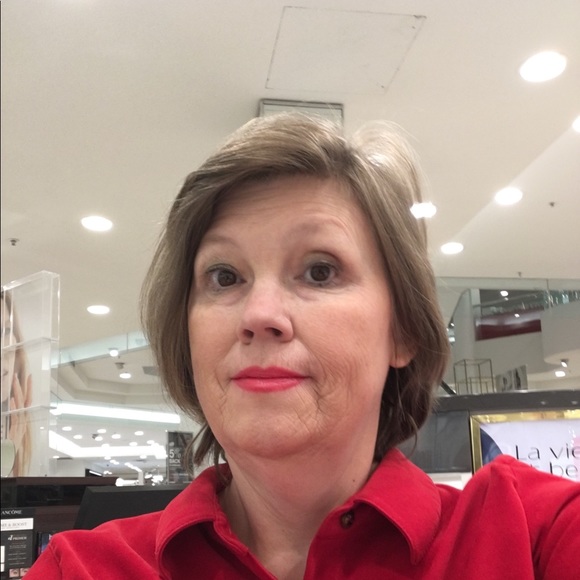 Meet your Posher, Deborah - Picture 2 of 5